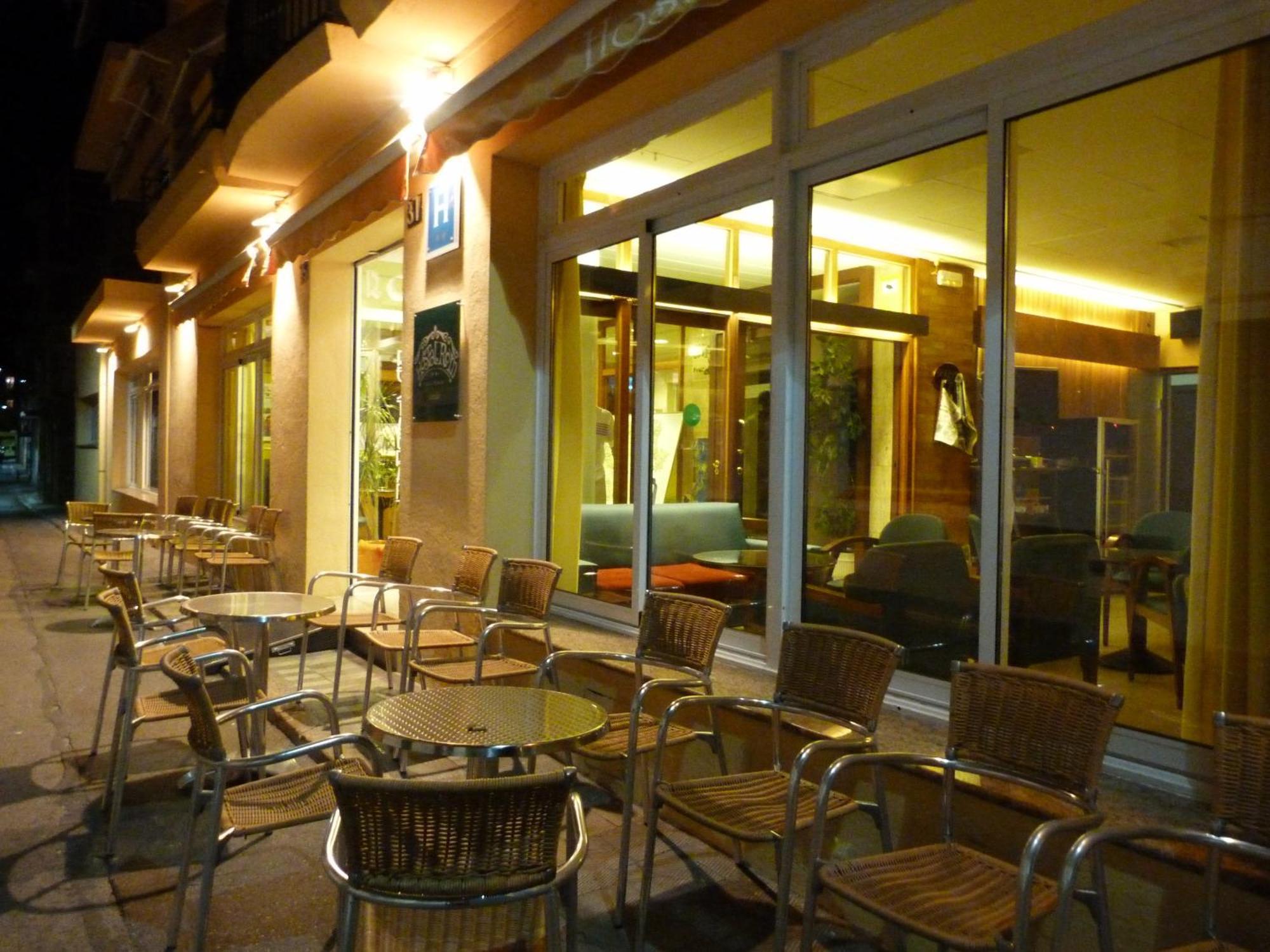 Hostal Rom Familiar Roses Exterior photo
