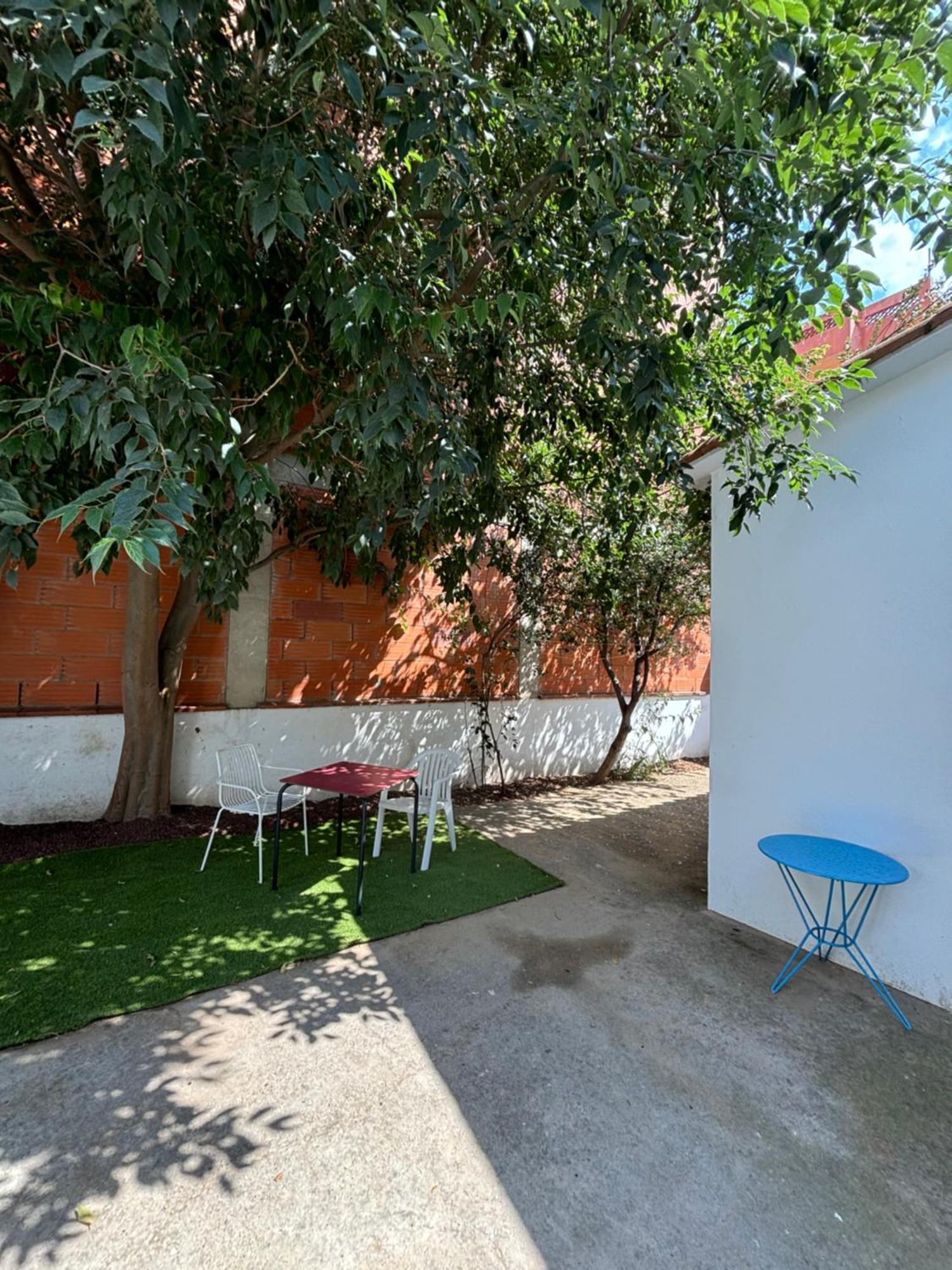 Hostal Rom Familiar Roses Exterior photo