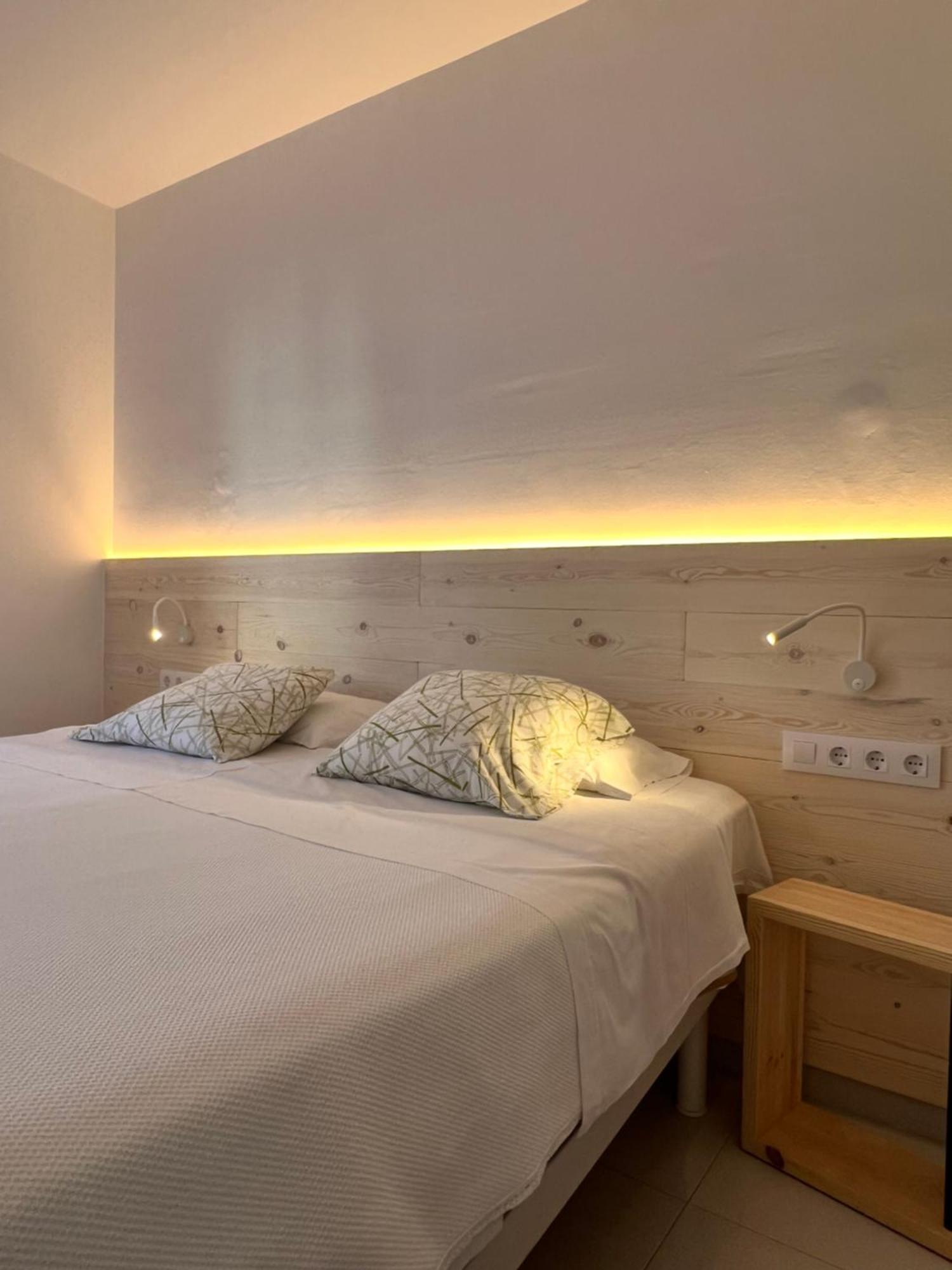 Hostal Rom Familiar Roses Room photo
