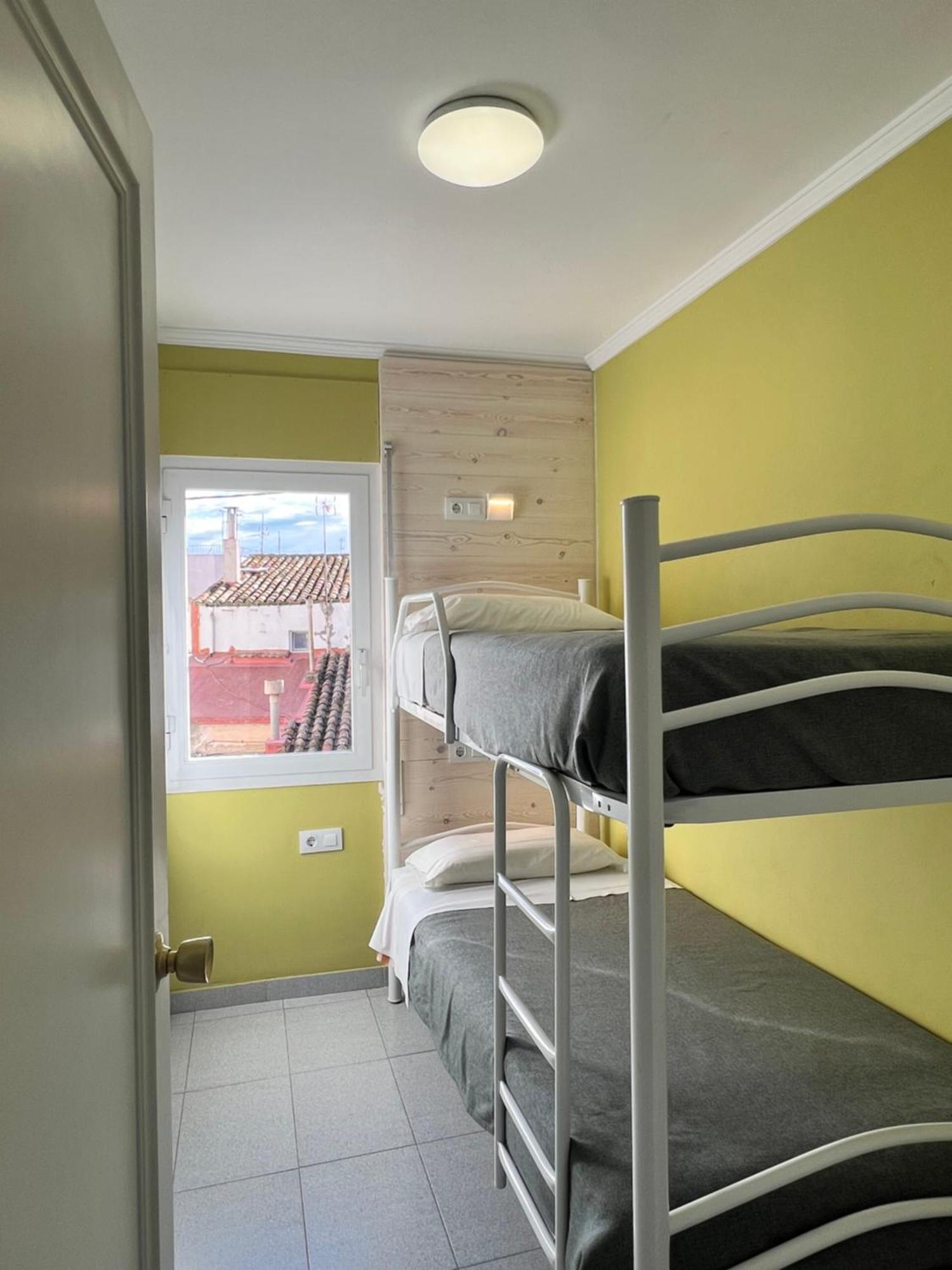 Hostal Rom Familiar Roses Room photo